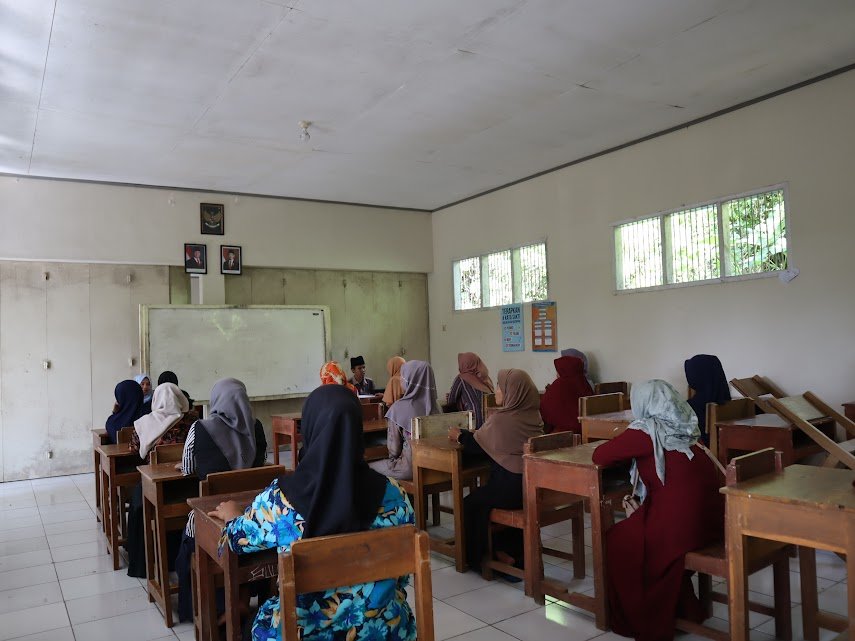 Penyerahan Raport Semester Gasal 2025-2026 SMK YPIA Cimanggu Kelas XII - 2