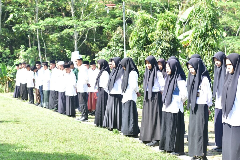 peserta upacara hari santri nasional 2022